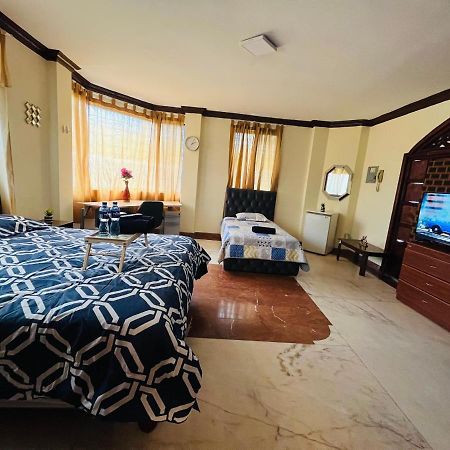 Mega Suite Junto Al San Marino Shopping Guayaquil Exterior foto