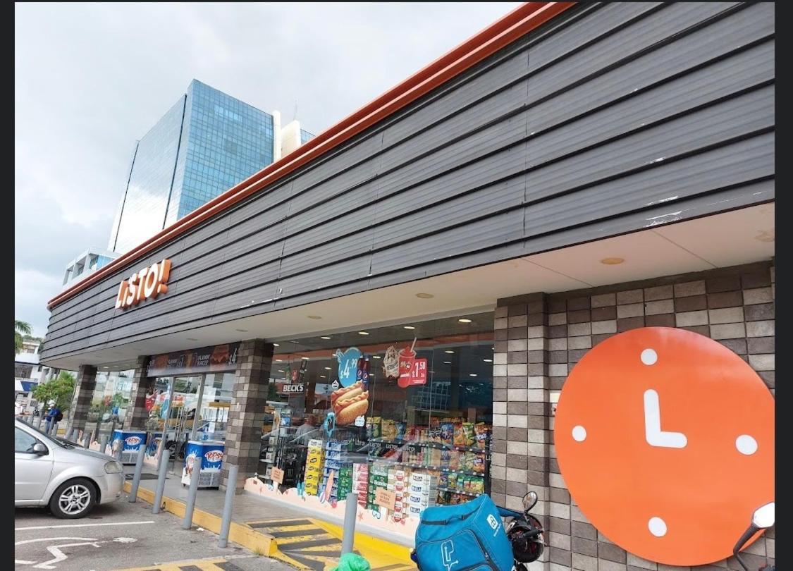Mega Suite Junto Al San Marino Shopping Guayaquil Exterior foto