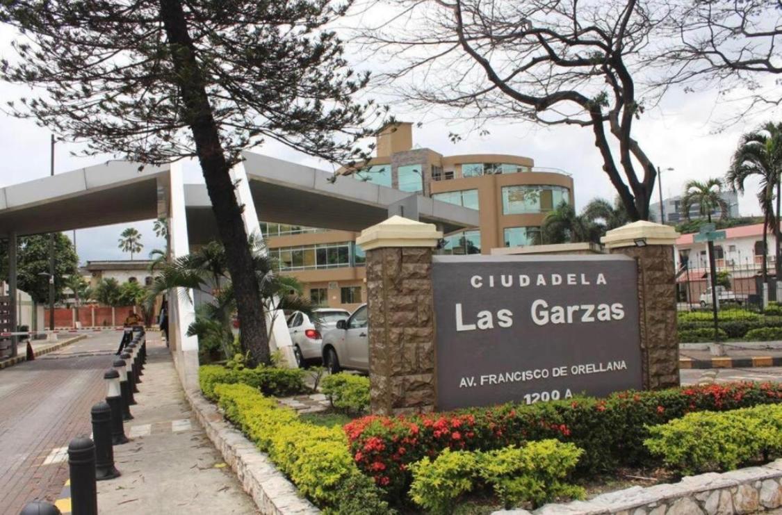 Mega Suite Junto Al San Marino Shopping Guayaquil Exterior foto